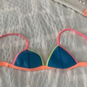 Triangl bikini top
